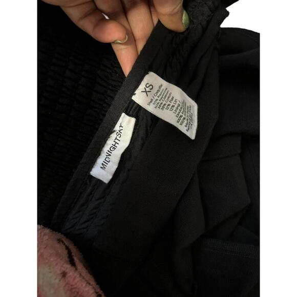 Elegant Black Midi Dress with Square Neckline - Picture 5 of 5